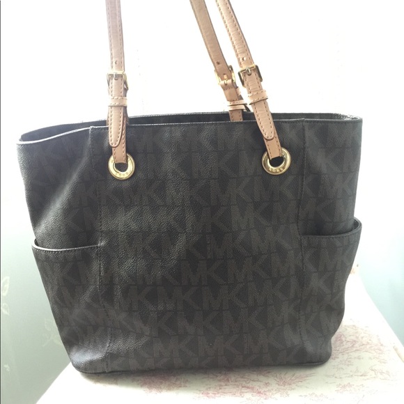 PRICE REDUCED‼️Michael Kors signature tote bag - Picture 2 of 8